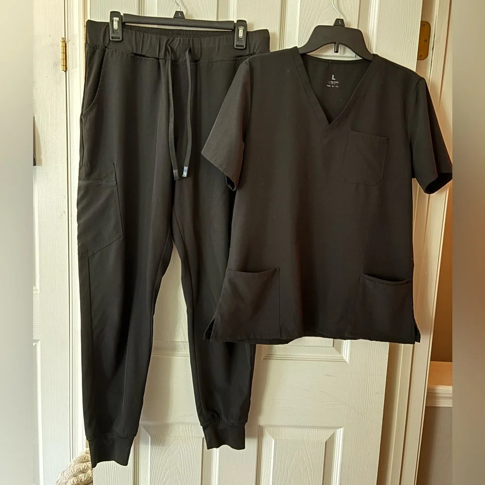 Cozyfit Womens Scrubs 3 Pocket Top and 5 Pocket Joggers in Black size Large - Picture 2 of 8